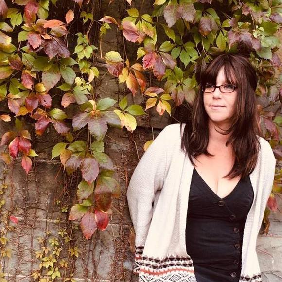 Meet your Posher, Selena - Picture 1 of 1